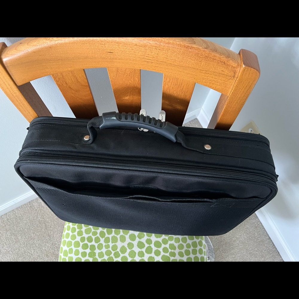NWOT Foray Laptop/Computer Messenger Shoulder Bag - Picture 10 of 14
